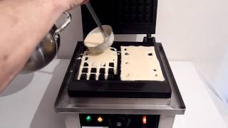 Электрическая вафельница для выпечки бельгийских вафель