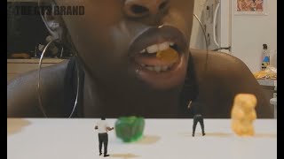 A Giantess Tiny Snacks!