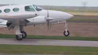 [HD] Cessna 401 Landing In Windy Conditions CSU3