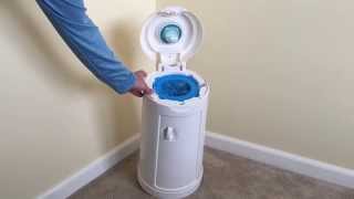 Arm & Hammer Diaper Pail by Munchkin