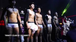 หนุ่มๆ นายแบบเดินโชว์ล่ำๆ ผับชื่อดัง