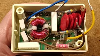 Inside an old interference suppression plug.  (schematic)