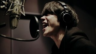 菅田将暉、auのCM楽曲歌っていた　収録姿も公開　au「見たこともない景色」WEB CM