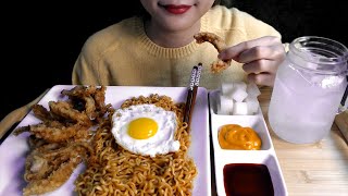 ASMR FRIED CHICKEN SKIN, SPICY FIRE NOODLES 닭껍질 튀김, 불닭볶음면 먹방 Mukbang Eating Sounds