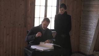 Firma de SS.MM. los Reyes en el libro del campo de exterminio de Auschwitz