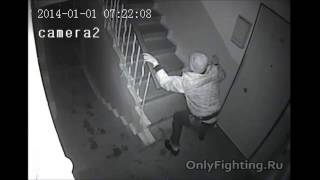 Пьяный в тёмном подъезде