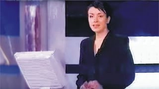 Apresentadora desmaia, cenário cai, mas programa continua