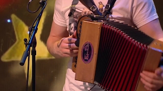 Fanfaidh Mé Ortsa - “I Will Wait” le Mumford” & Sons as Gaeilge