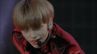 Hwang Hyunjin being illegal for 10 minutes straight