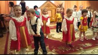 Мальчик пристает к девочке Я тебе покажу "Кузькину мать"