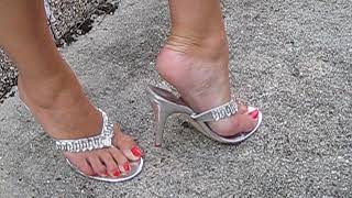 MATURE FEET IN HIGH HEELED THONG MULES