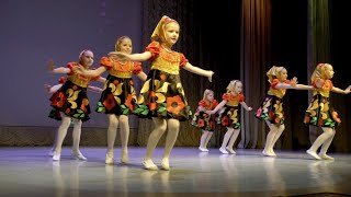Русский народный танец  "Матрёшки".