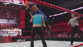 WWE Diva - Kelly Kelly - Flying Headscissor Takedown