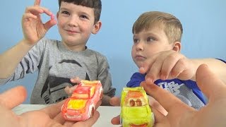 Тачка раскраска Молния Маквин, Разукрашиваем машинки и едим конфетки