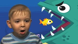 Рыбка собирает на новый телефон. Играем с Ромой. Игра для малышей.