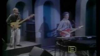 Cerca de la revolucion - Charly García