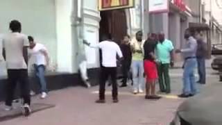 НЕГРЫ бьют КАВКАЗЦЕВ В МОСКВЕ