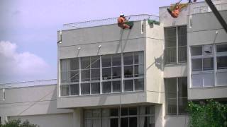 町田市防災訓練：校舎からの消防降下訓練2011