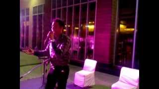 Vineet Singing "Tumne mujhe dekha hokar meharbaan"