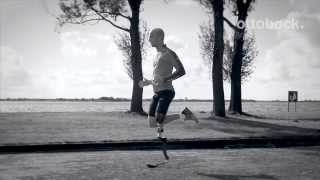 Amputee runner with his 3S80 fitness knee and Genium microprocessor knee.