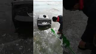 Машина ушла под лед. Оз. Зайсан. Не доехали на рыбалку.