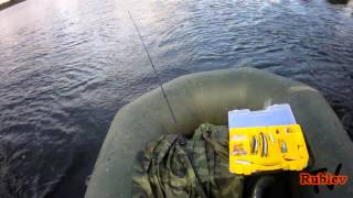 Рыбалка в "Навашинском" затоне с Pontoon 21 - GAD Gancho в непогоду.