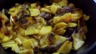 Ребрышки косули в латке с картофелем.