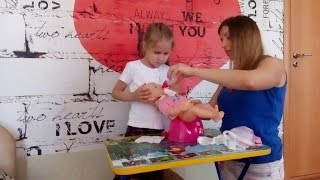 Кукла Беби Борн кушает кашку, ходит в туалет.  Doll Baby Born eats gruel , goes to the toilet
