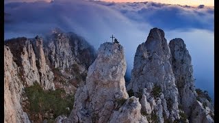 Необычный туман в Крыму. Вид с трассы и с горы Ай Петри