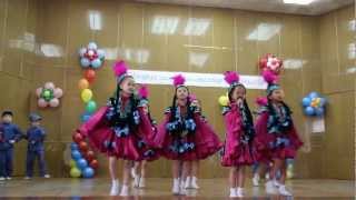 Таберик: детский танец "Көк бантик" (Нооруз 2013)