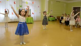 Красивый танец с цветами Утренник 8 Марта в детском саду Средняя группа