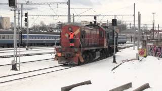 Красный тепловоз ТЭМ2-688 и ТЭМ15-143 на манёврах 1/4 / Red TEM2-688 and TEM15-143 shunting 1/4
