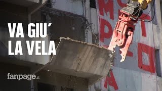 Scampia, giù la Vela Verde. I residenti: "Basta con Gomorra, non siamo brutti sporchi e cattivi"