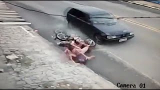 Две девушки разбились на мотоцикле
