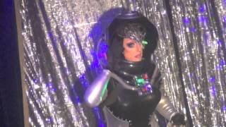 Tempest DuJour: "E.T." @ Showgirls!
