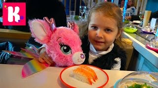 Катя создала нового питомца / покупаем наряды и платья принцесс/ Прикольные канцтовары