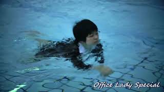 WETLOOK : Swimming with her recruitment suit