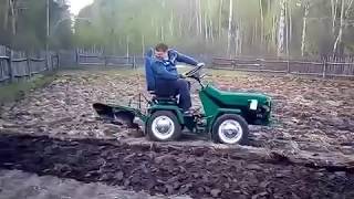 МИНИТРАКТОР пашет 2 корпуса