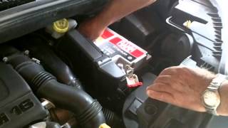 Installazione batteria FIAMM su Citroen C3 Picasso