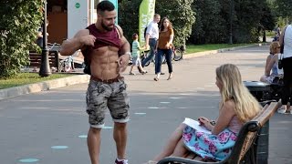 Качок пикапер / Bodybuilder Pickup Prank
