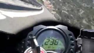 Moto extreme race on the street : 300 Km/h amazing pilote - course motos au milieu des voitures
