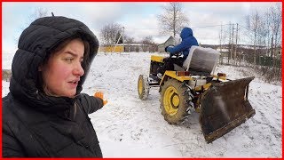 Чистка снега в деревне. Самодельный отвал на минитрактор