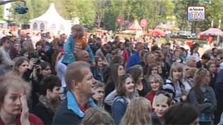 Ouderen op eerste rij Bevrijdingsfestival 2011