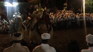 Kerauhan(kesurupan) massal - ida ratu ayu mesolah ring Pura desa panjer | 27 juni 2016