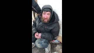 Бомж отмечал НГ 6 дней подряд и попал в больницу.