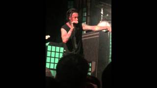 Ronnie Radke gets PISSED OFF - FALLING IN REVERSE - Supervillains Tour (11-24-15
