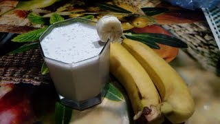 МОЛОЧНЫЙ КОКТЕЙЛЬ С БАНАНОМ И МОРОЖЕНЫМ