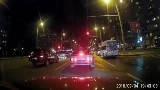 Ford Focus серого цвета номер Р899АС58RUS Задел зеркало и уехал