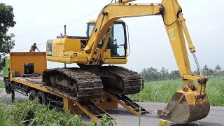 Unloading Komatsu PC130F Excavator From Hino 500 FM260Ti Self Loader Truck
