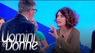 Uomini e Donne, Trono Over - Il lancio della scarpa di Barbara
